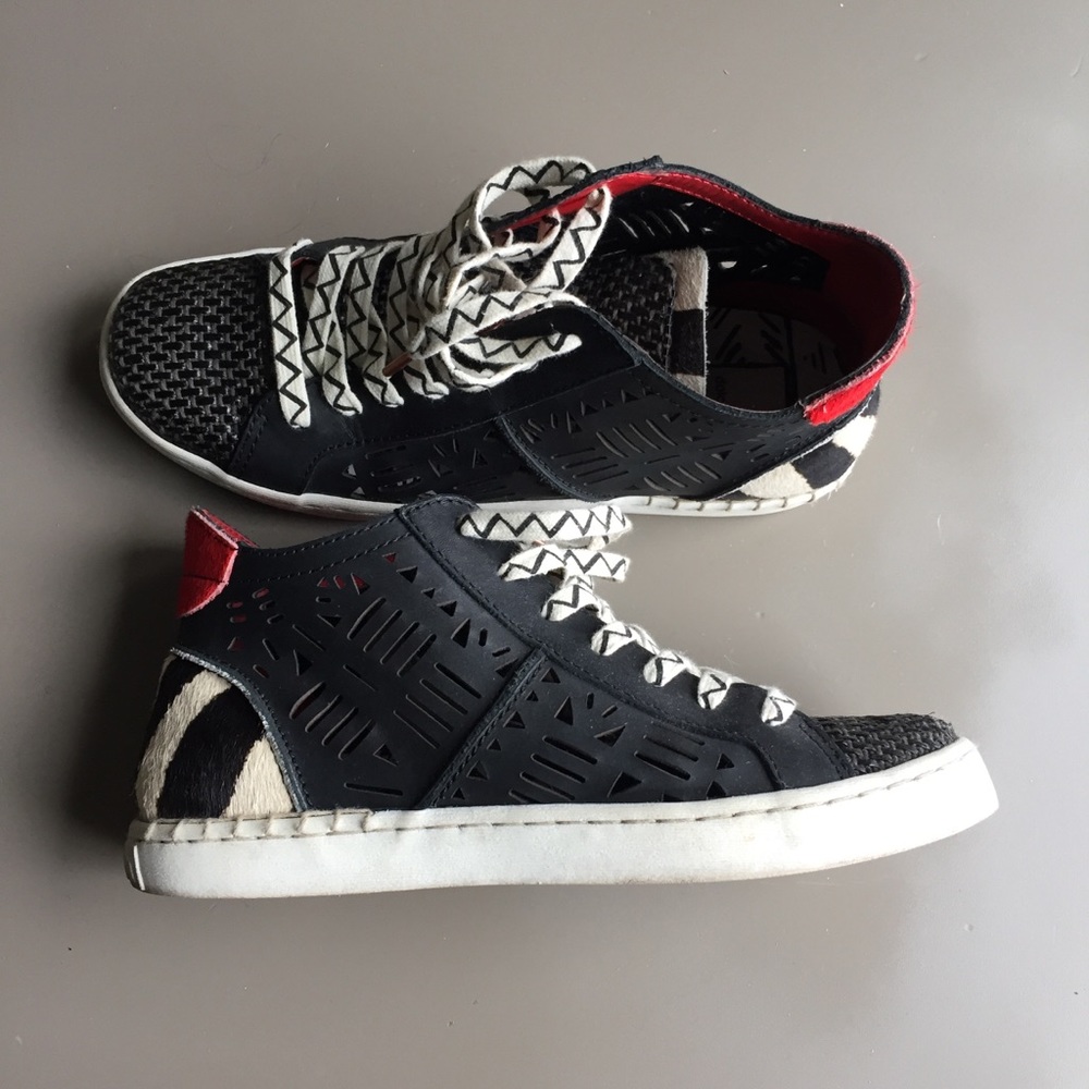 Dolce Vita sneakers size 7